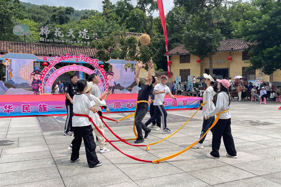 圖四 羅城組織青年大學生參加民族團結進步創(chuàng)建活動
