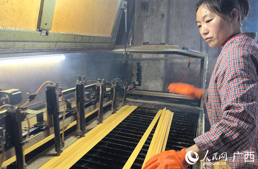 竹制品生產(chǎn)車間。人民網(wǎng) 付華周攝