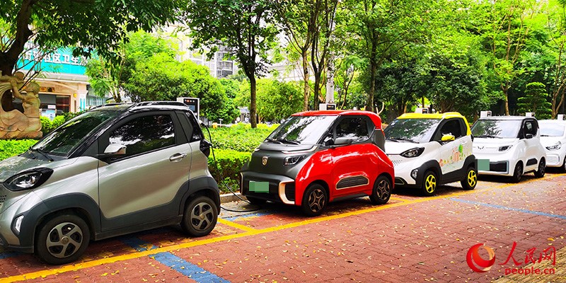 小巧靈便的“剁椒魚頭”車。人民網(wǎng) 付華周攝