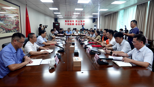 見(jiàn)義勇為表彰會(huì)現(xiàn)場(chǎng)。