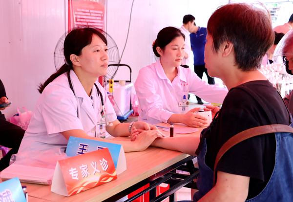 義診現(xiàn)場。