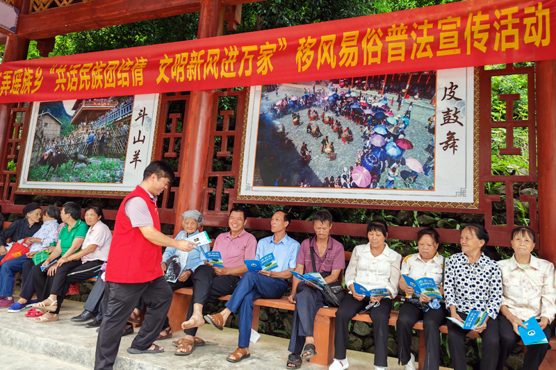 開展移風(fēng)易俗宣傳活動(dòng)。