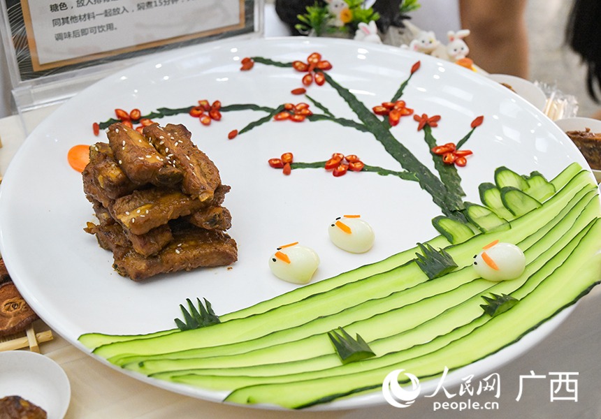 中醫(yī)藥膳作品展示。人民網(wǎng) 雷琦竣攝