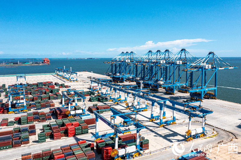 北部灣港欽州自動化集裝箱碼頭。人民網(wǎng)記者 嚴立政攝