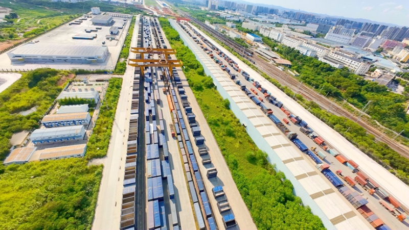 南寧鐵路國際港集裝箱作業(yè)區(qū)航拍。柏林攝