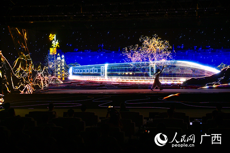 現(xiàn)場觀看《白澤的奇幻旅程》。人民網(wǎng) 雷琦竣攝