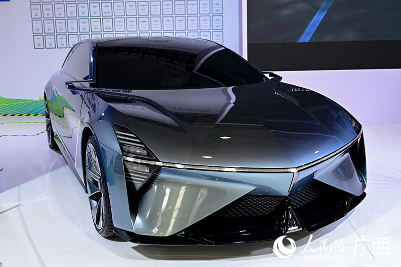 上汽通用五菱的新能源概念車“東盟之光”。人民網(wǎng) 雷琦竣攝