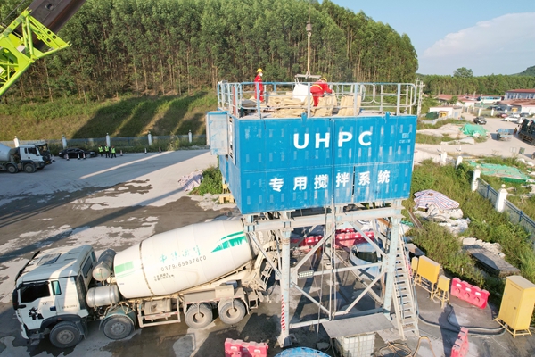 UHPC（超高性能混凝土）攪拌系統(tǒng)。陳洪安攝