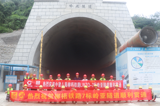 合影留念。張濤攝