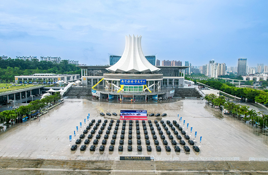 廣西汽車集團(tuán)提供的林肯航海家作為第21屆東博會官方指定貴賓車。廣西汽車集團(tuán)供圖