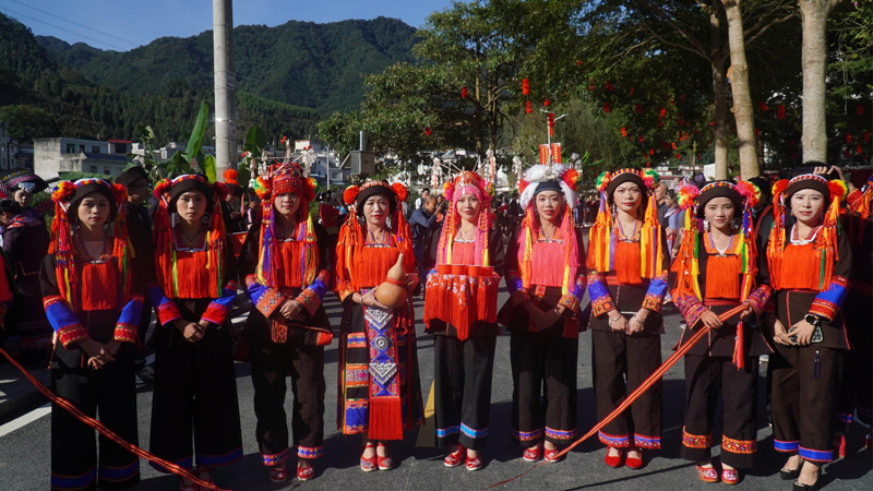 朝里瑤族鄉(xiāng)用傳統(tǒng)民俗禮儀迎賓。何善權攝