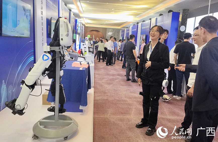 智能設(shè)備展示。人民網(wǎng) 付華周攝