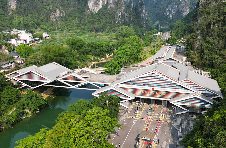 大新碩龍口岸?？追眹[攝