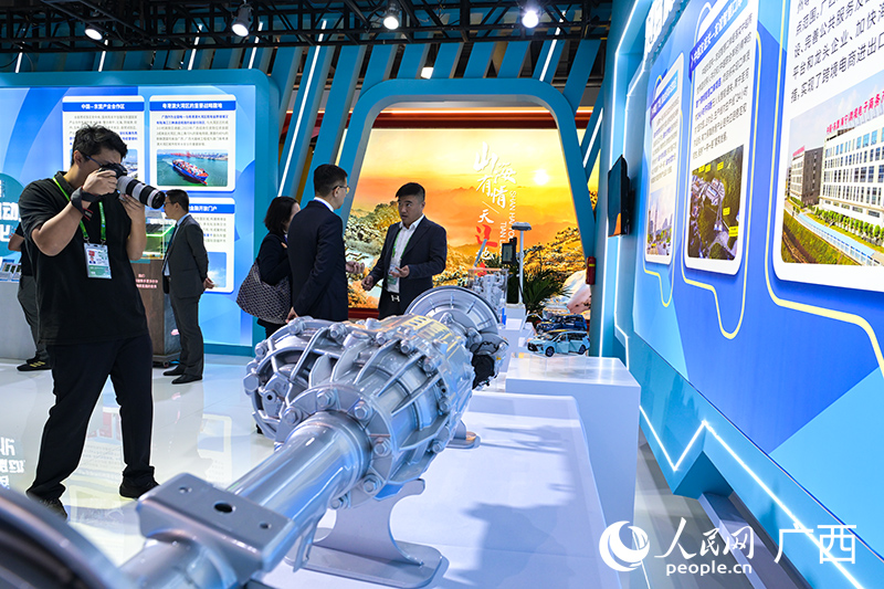 壯美廣西主題館現(xiàn)場(chǎng)。人民網(wǎng) 雷琦竣攝