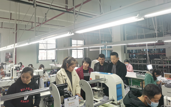 落地加工企業(yè)為群眾提供就業(yè)渠道拓寬就業(yè)崗位