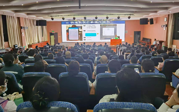 全市各級公安機(jī)關(guān)組織轄區(qū)銀行網(wǎng)點(diǎn)工作人員開展攔截反制工作培訓(xùn)。桂林市公安局供圖