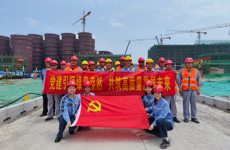 廣西華昇舉行“黨建引領(lǐng)綠色風(fēng)尚 植樹鑄就生態(tài)華昇”特色黨日活動。