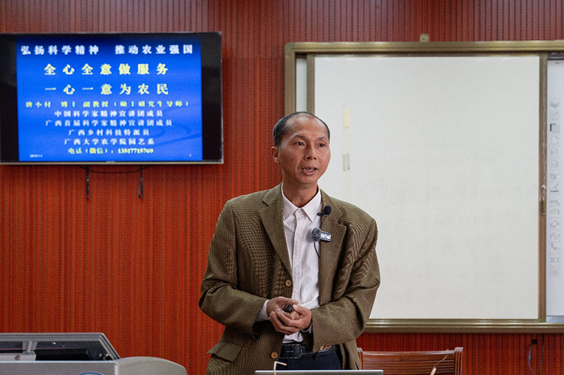 唐小付在宣講。溫畹月攝