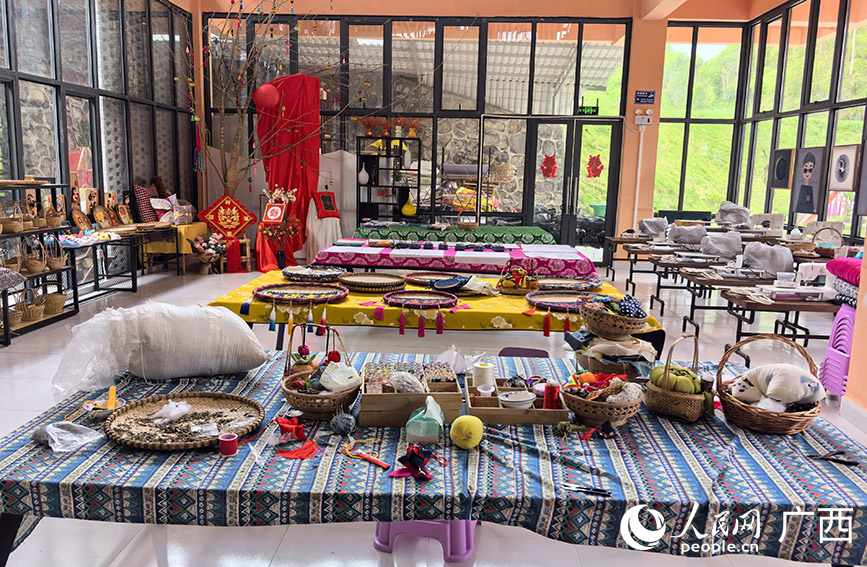 環(huán)江縣思恩鎮(zhèn)陳雙村非遺研學(xué)基地。人民網(wǎng) 付華周攝