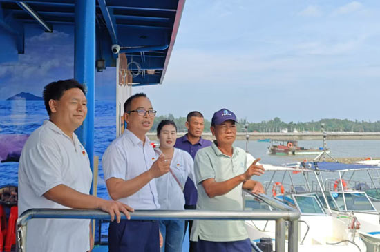 海豚灣公司黨支部開展黨員先行活動(dòng)，深入一線開展節(jié)假日接待工作。廣旅沿海投資公司供圖