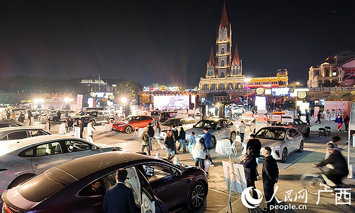 廣西汽車以舊換新“夜賣場(chǎng)”火熱開啟