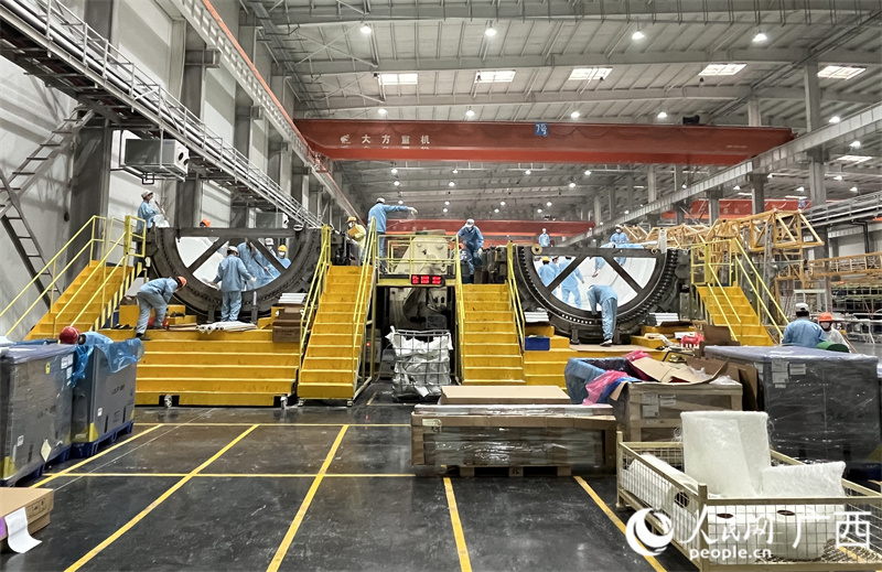 中車百色新能源裝備產(chǎn)業(yè)基地葉片制造項目廠房。人民網(wǎng) 韋歡攝