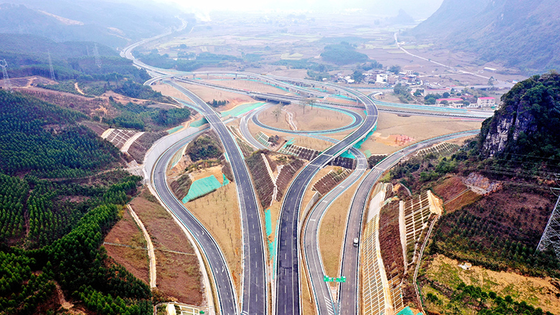 12月26日，俯瞰河荔高速公路德勝互通樞紐。高東風(fēng)攝