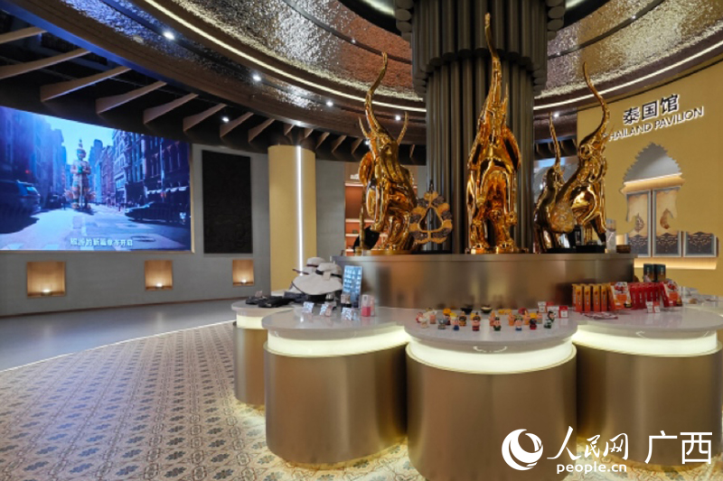 中國(guó)—東盟特色商品匯聚中心泰國(guó)館。人民網(wǎng)記者 嚴(yán)立政攝
