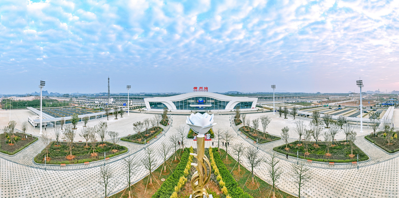 高鐵橫州站站前廣場(chǎng)。陳國海攝