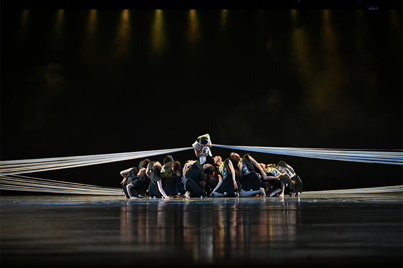 節(jié)目《紗》。廣西藝術(shù)學(xué)院舞蹈學(xué)院供圖