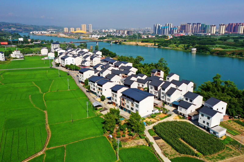 人居環(huán)境整治后村容村貌煥然一新。林逢鎮(zhèn)人民政府供圖