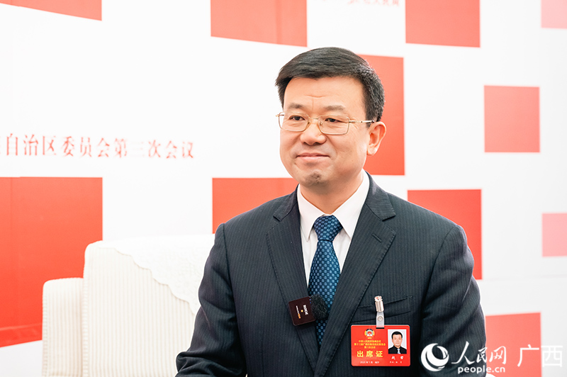 趙君委員接受采訪。人民網(wǎng)記者 嚴(yán)立政攝