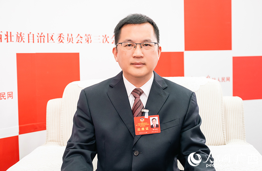 黃再波委員接受專訪。人民網(wǎng)記者 嚴(yán)立政攝