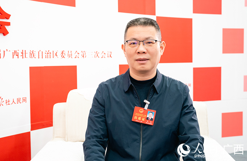 何韜代表接受專訪。人民網(wǎng)記者 嚴(yán)立政攝