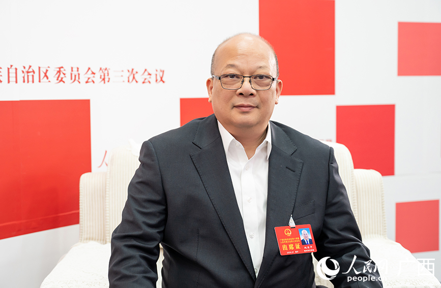 姚佐平代表接受專訪。人民網(wǎng)記者 嚴(yán)立政攝