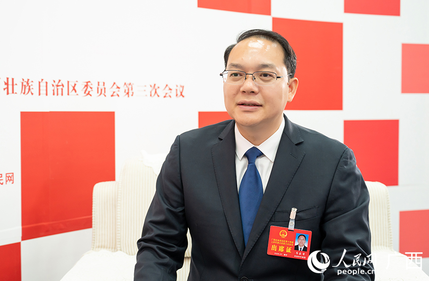 韋家甫代表接受專訪。人民網(wǎng)記者 嚴立政攝