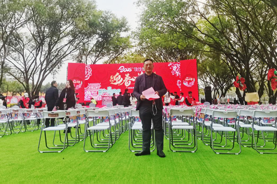 玉林師范學院美術與設計學院副院長張中。