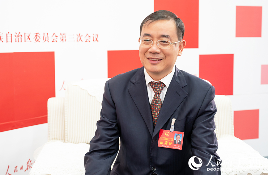 陳亮代表接受專訪。人民網(wǎng)記者 嚴(yán)立政攝