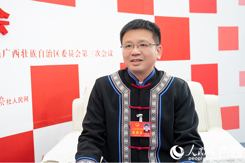 黃瑞吉代表接受專訪。人民網(wǎng)記者 嚴(yán)立政攝