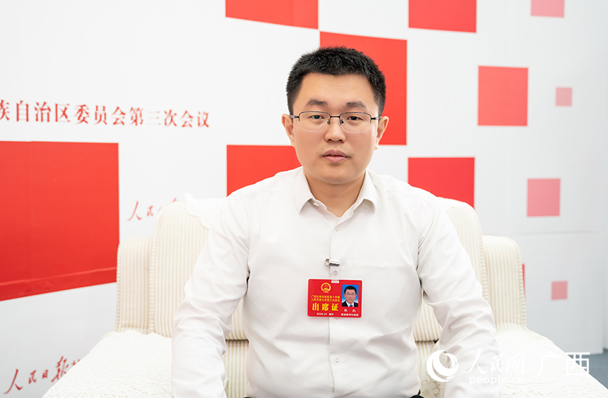 韓凱代表接受專訪。人民網(wǎng)記者 嚴(yán)立政攝