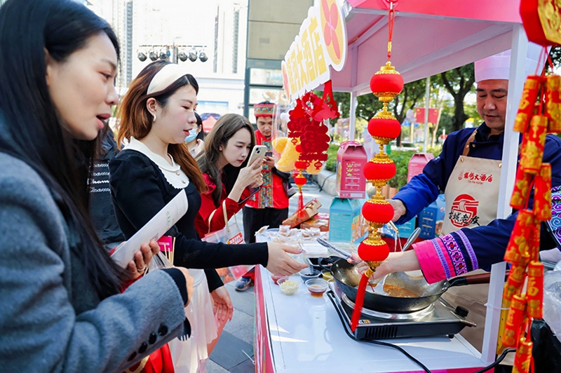 廣州市民逛廣西年集。廣西文化和旅游廳供圖