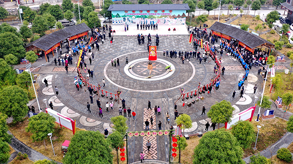 1月23日，廣西東蘭縣巴疇壯寨農(nóng)耕文化旅游節(jié)迎春銅鼓會。高東風(fēng)攝