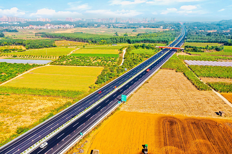 蘭州至?？诟咚俟窂V西欽州至北海段改擴(kuò)建工程北海支線。廣西新發(fā)展交通集團(tuán)供圖