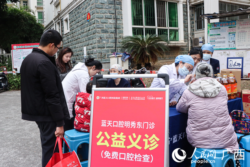 義診活動(dòng)現(xiàn)場(chǎng)。人民網(wǎng) 何寧攝