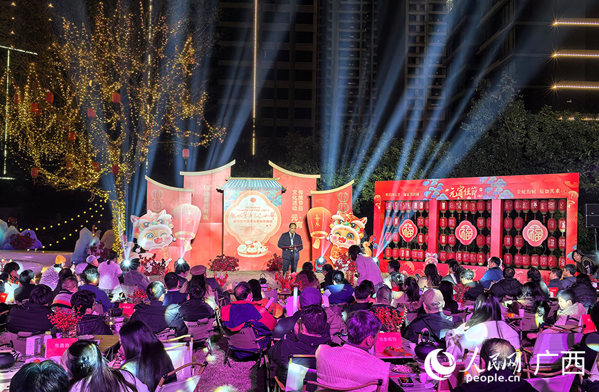 柳州市文藝界元宵聯(lián)歡晚會活動現(xiàn)場。人民網(wǎng) 付華周攝