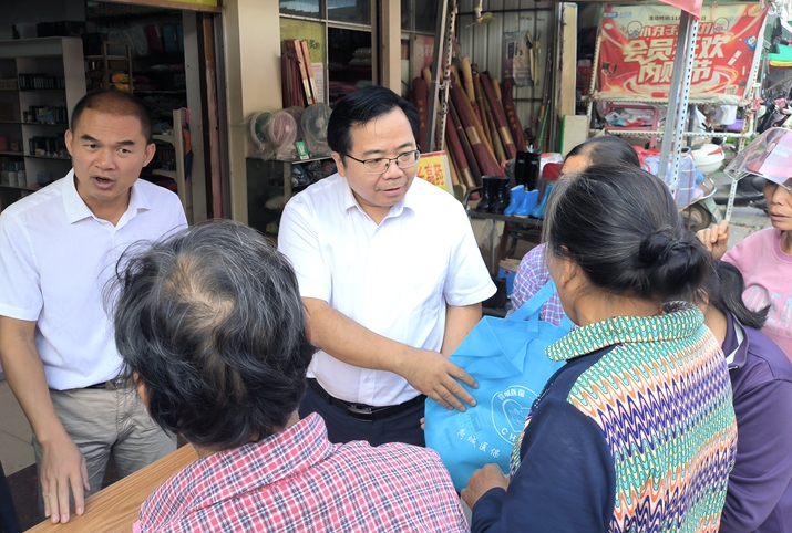 貴港市醫(yī)保局貼心宣傳暖人心