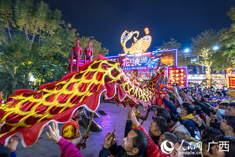 南寧市元宵節(jié)日氣氛濃厚。人民網(wǎng) 雷琦竣攝