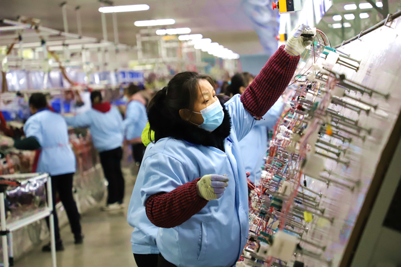 鐘山：工人返崗忙生產(chǎn) 爭創(chuàng)一季度“開門紅”