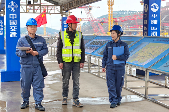 在平陸運河青年樞紐項目現(xiàn)場調研。廖柳伶攝