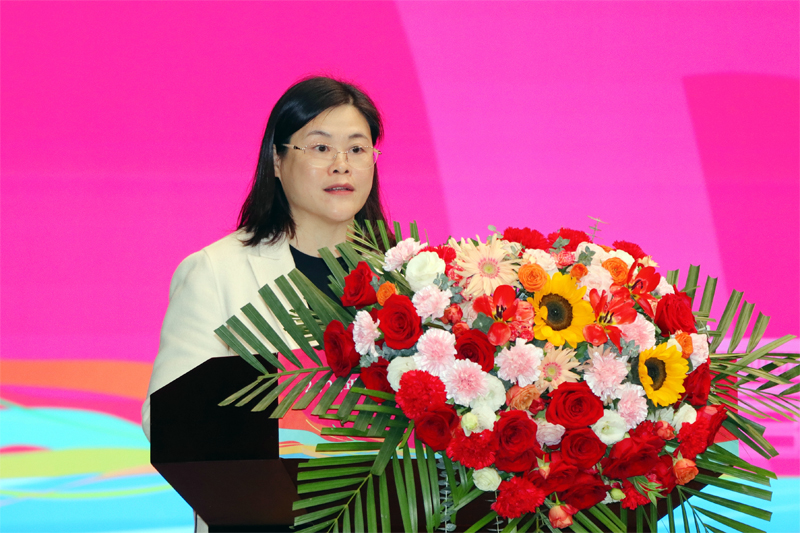 黃美娟作總結(jié)講話。廣西幼師供圖